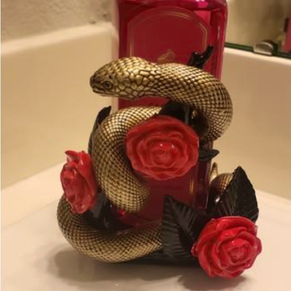Snake & Roses Hand Soap Holder Brand New works with any size soap from BBW - Picture 4 of 4